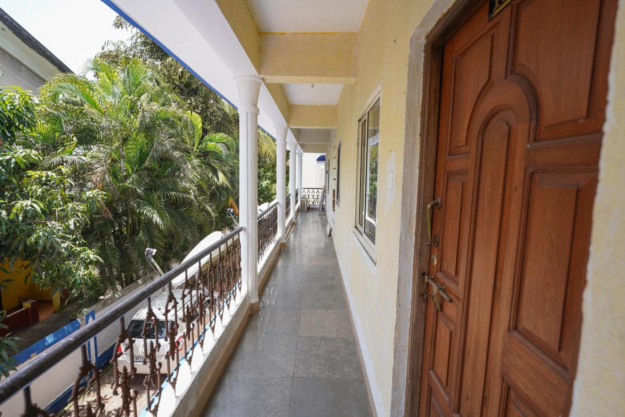 Apartment Blue Tide - First-party With Pool View, Near The Candolim