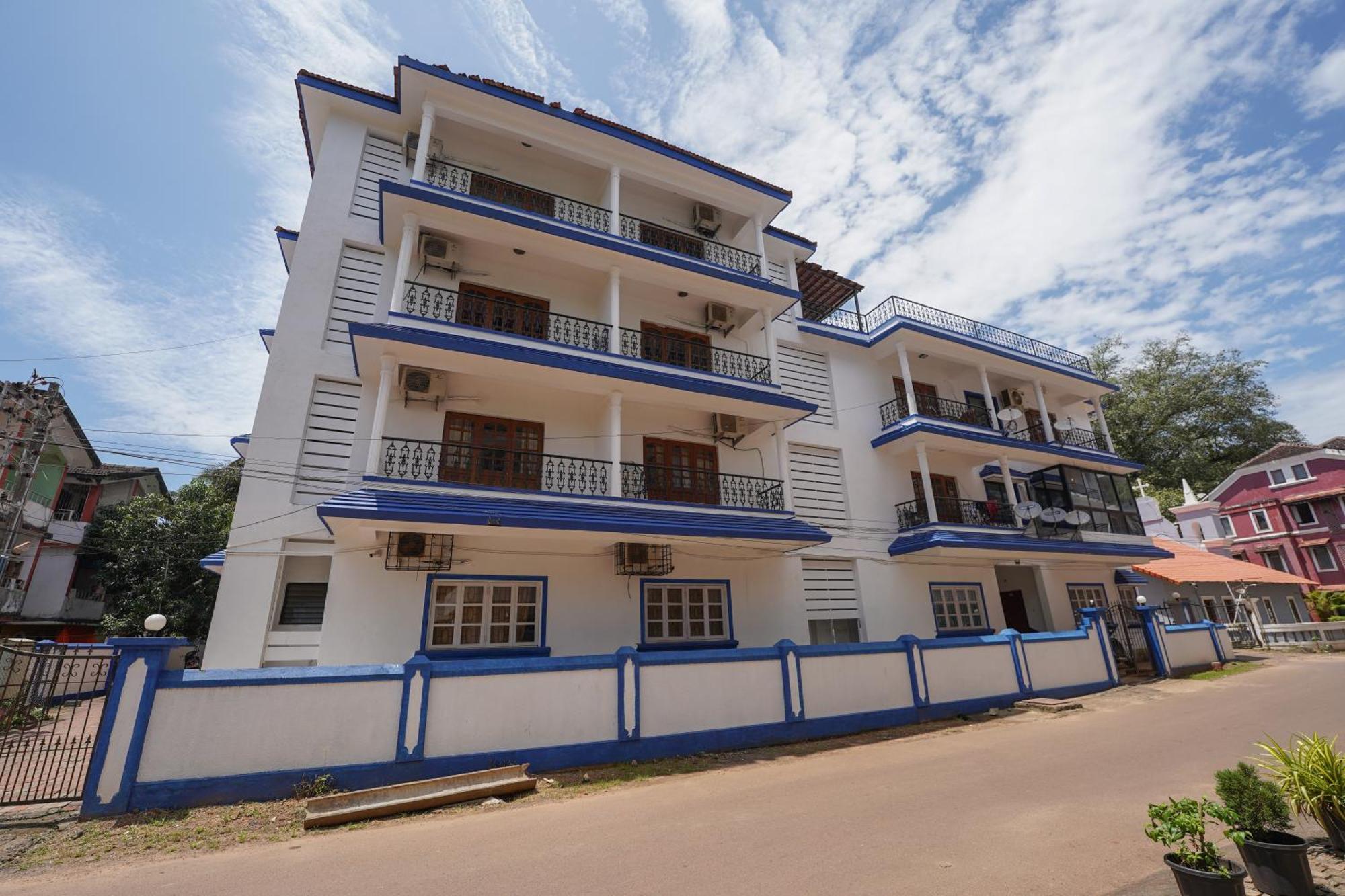 Blue Tide - First-party With Pool View, Near The * Candolim