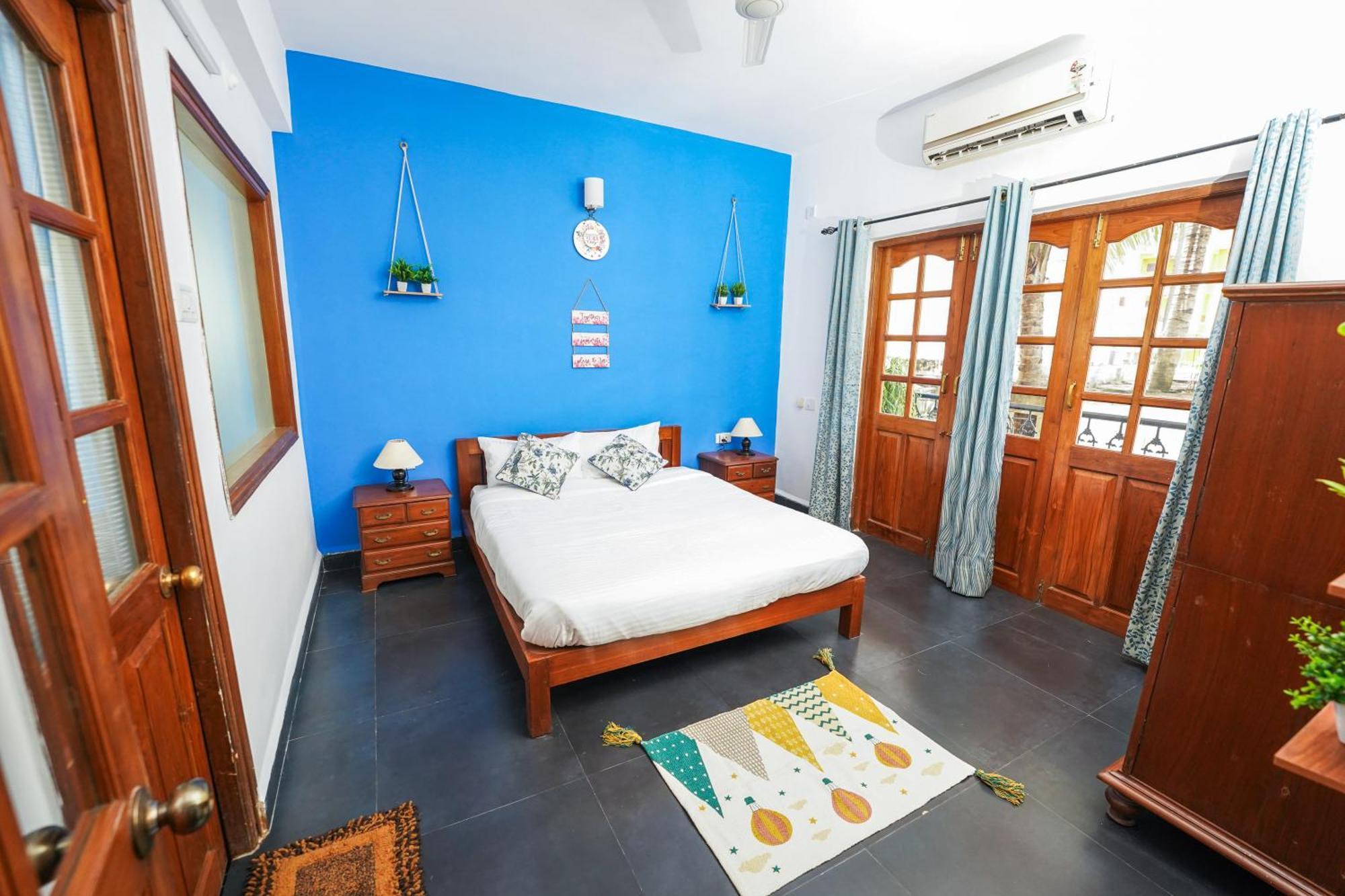 Apartment Blue Tide - First-party With Pool View, Near The Candolim