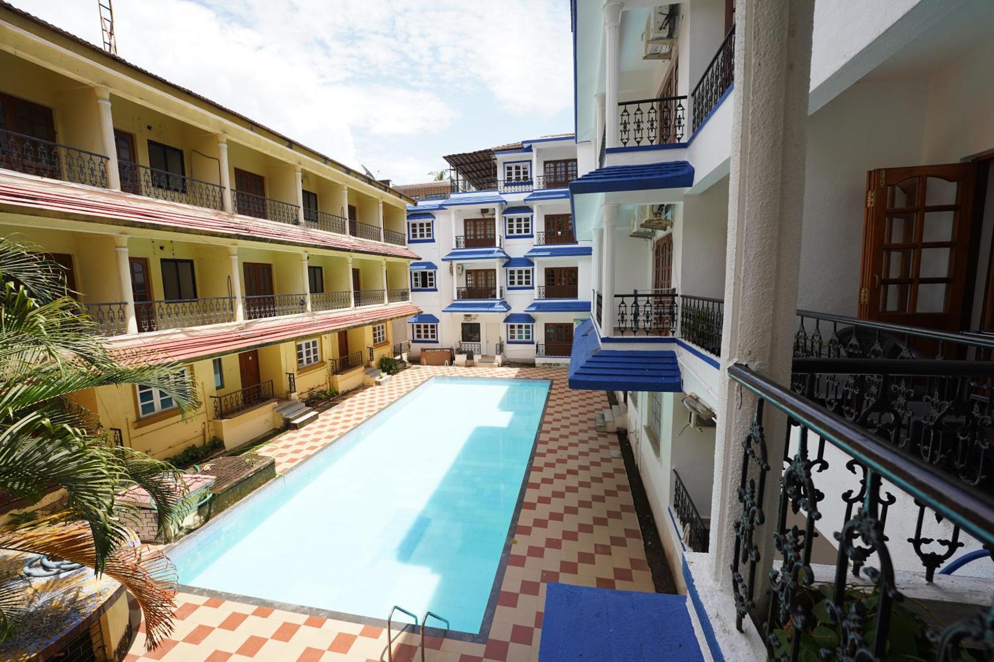 Blue Tide - First-party With Pool View, Near The Candolim